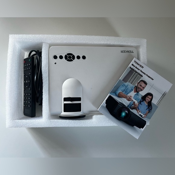 Mini LCD Video Projector - Picture 4 of 4